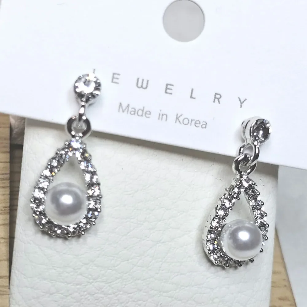 Bridal Wedding NWT Simple Fashion Earrings w Faux‎ Pearl. Pierced.  Dangle Bling